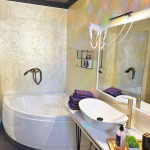 Deluxe room PURPLE 5 cu balcon si bara de dans