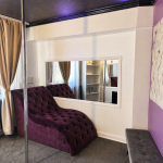 Deluxe room PURPLE 5 cu balcon si bara de dans