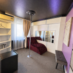 Deluxe room PURPLE 6 cu balcon si bara de dans