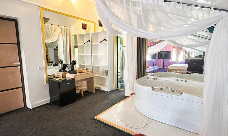 Deluxe room PINK 9 cu jacuzzi