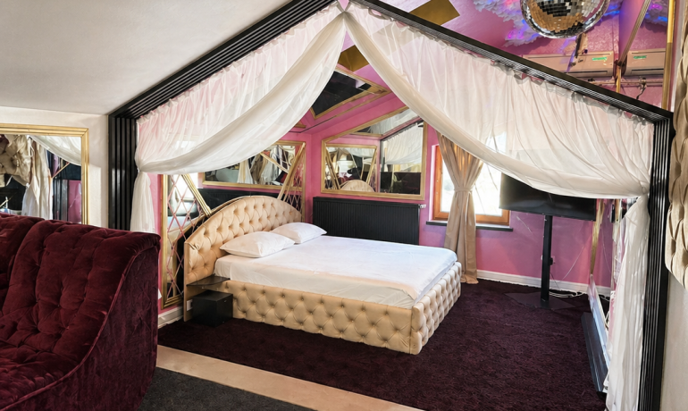 Deluxe room PINK 9 cu jacuzzi